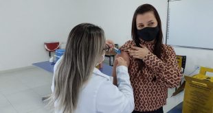 Manhuaçu vacina professores COVID-19