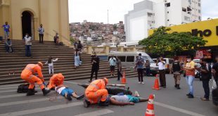 Simulação de atendimento a acidente marca a Semana do Trânsito em Manhuaçu