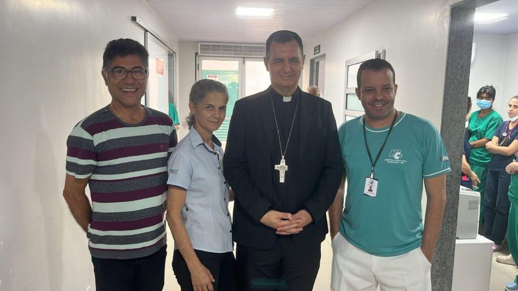 Bispo Dom Juarez visita HCL Manhuacu (2)