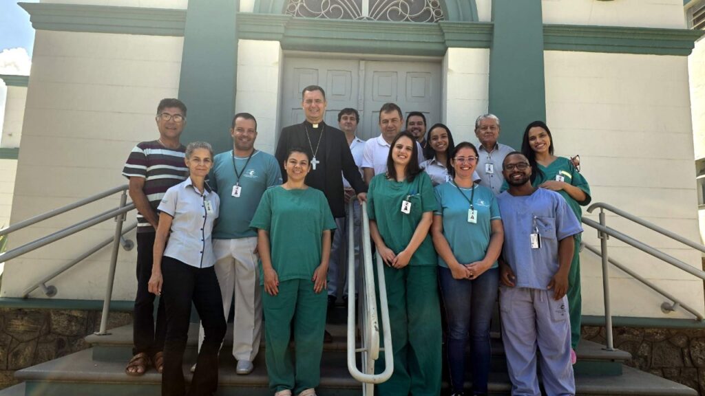 Bispo Dom Juarez visita HCL Manhuacu (2)